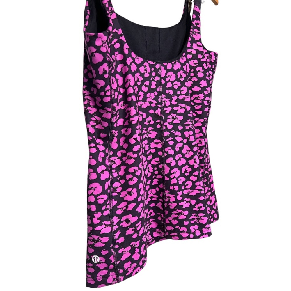 Lululemon top with under bra. - Picture 5 of 5